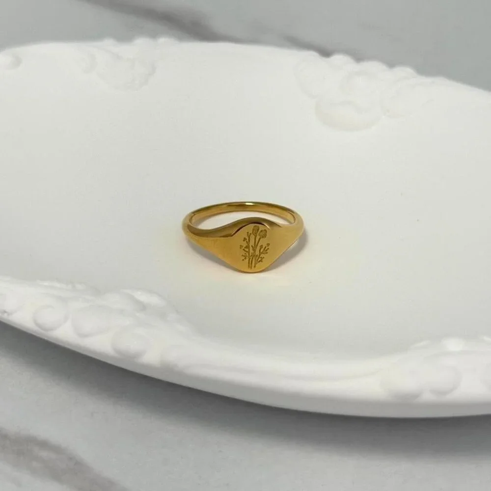 SKU0096 Retro Gold Women Minimalist Floral Ring Stainless steel + gift bag